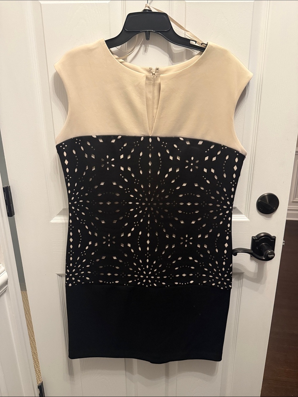 SD Collection Black and Cream Sleeveless Patterned Midi Dress
